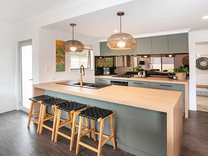 STUNNING HIGH-END STUDIO