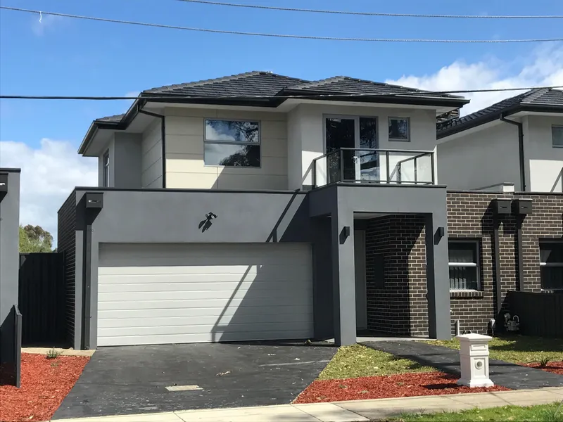 Impressive Double Storey Townhouse!