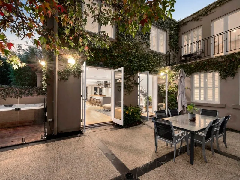 BEACHSIDE LUXURY DESIGNED TO ENTERTAIN