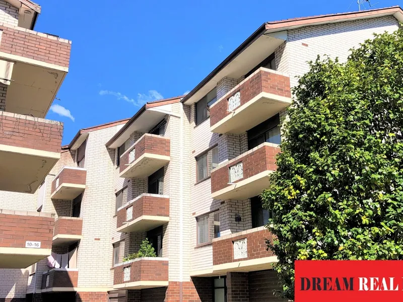 RENOVATED PROPERTY|| TOP LOCATION || CLOSE TO ALL AMENITIES |