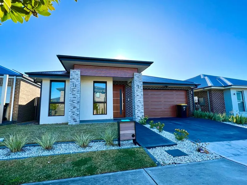 LUXURIOUS 4 BEDROOM FAMILY HOME!