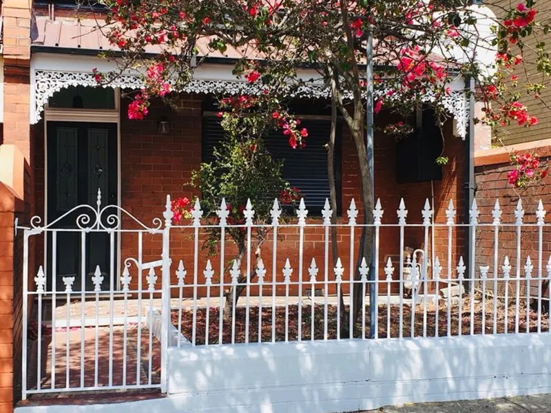 MODERN SEMI DETACHED IN CONVENIENT LOCATION