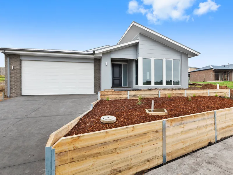 Near New, Four Bedroom Highton Family Home