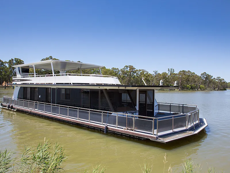 La Bella Vita - Luxury Houseboat