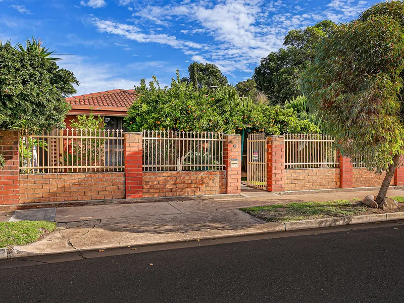 Ultra-Convenient Setting and Stylishly Presented.