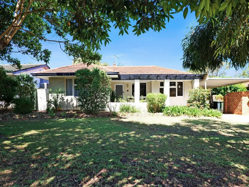 Life Real Estate proudly presents 6 Castle Road Woodlands…..