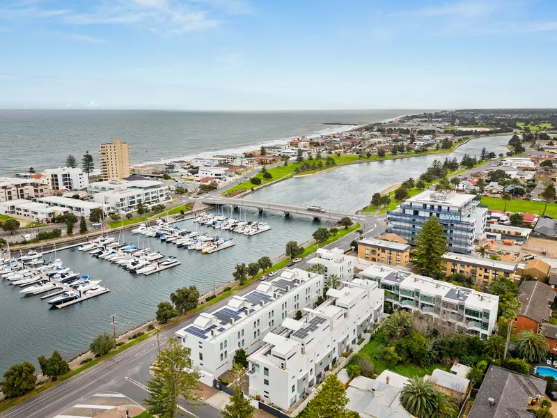 Opulent Living in Adelphi Waters