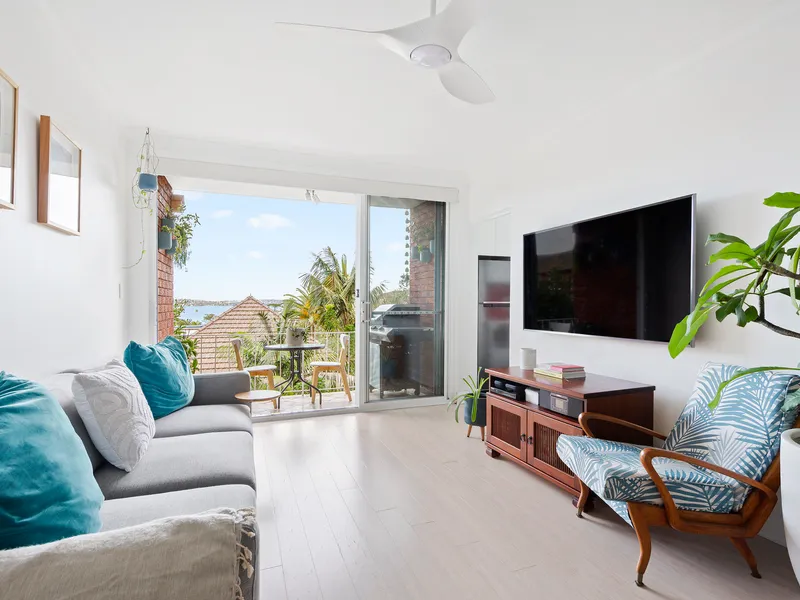 Lifestyle living in bright harbourside apartment