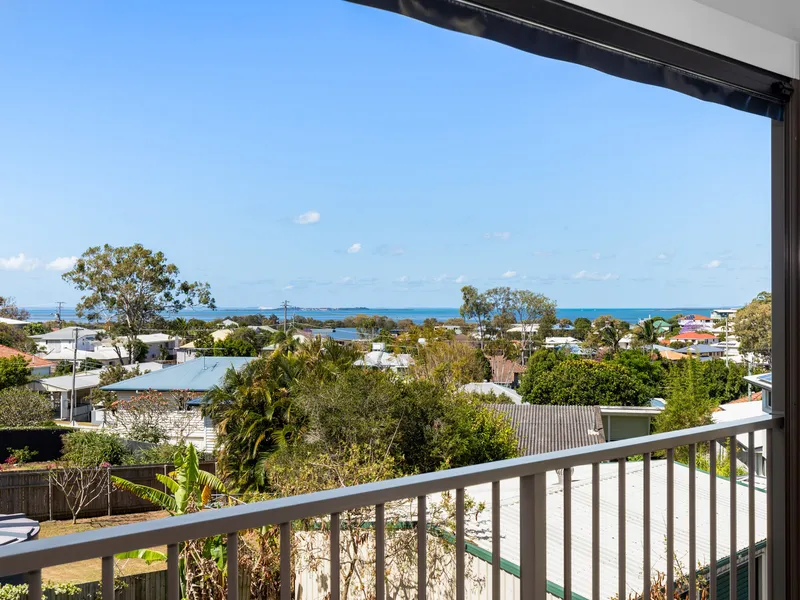 Contemporary & Luxurious Residence with Elevated Views to Moreton Bay