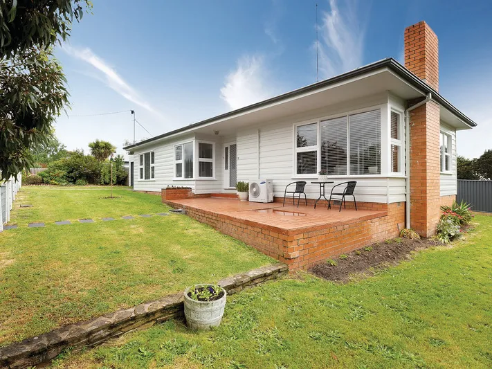 CENTRAL LOCATION WITH LARGE GARDEN