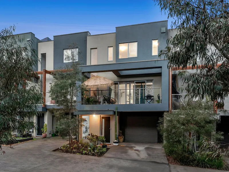 listedAS - A Cosmopolitan Peninsula Lifestyle