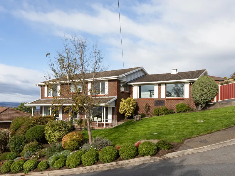 Large family home, multiple living rooms, stunning views of the Tamar River