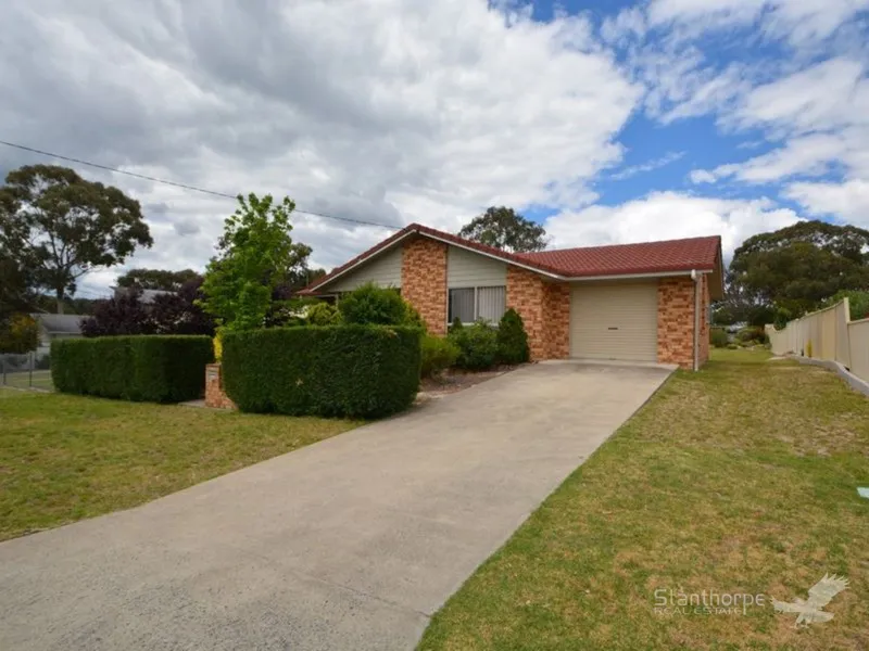 Modern 3 Bedroom Brick Residence
