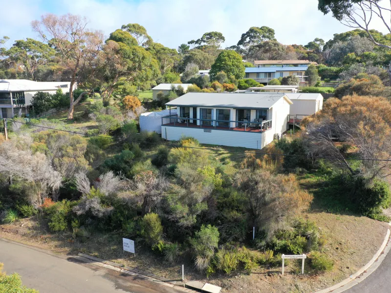 The Perfect Blend of Ocean Views and Bushland!