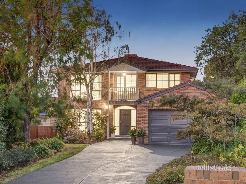 Family distinction with swimming pool