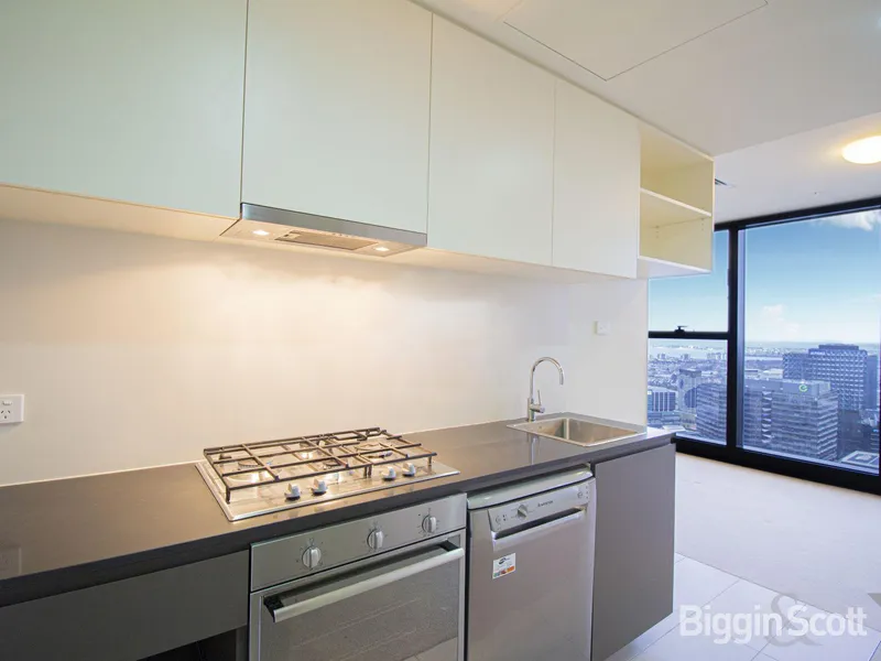 EXCEPTIONAL CORNER APARTMENT LUXURY WITH WATER & CITY VIEWS!