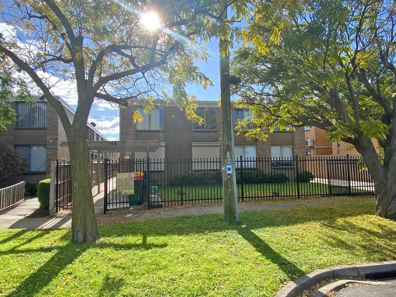 Gorgeous light and bright 1st floor apartment!