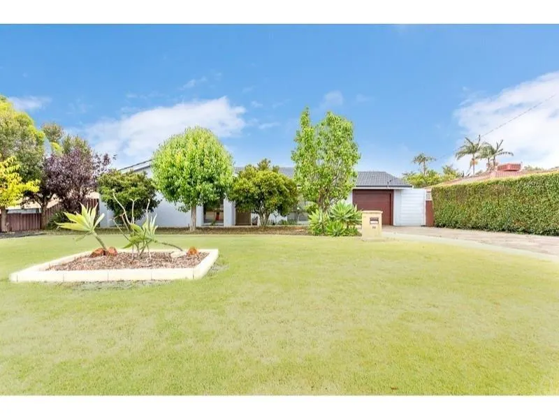 Pool, rear access, storage - it has it all!!!
