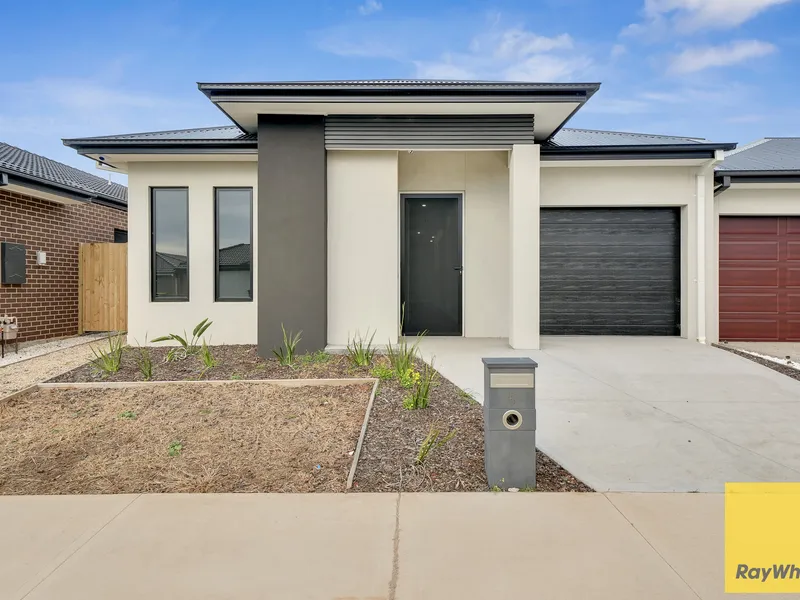 Beautiful & Luxurious Family Home!