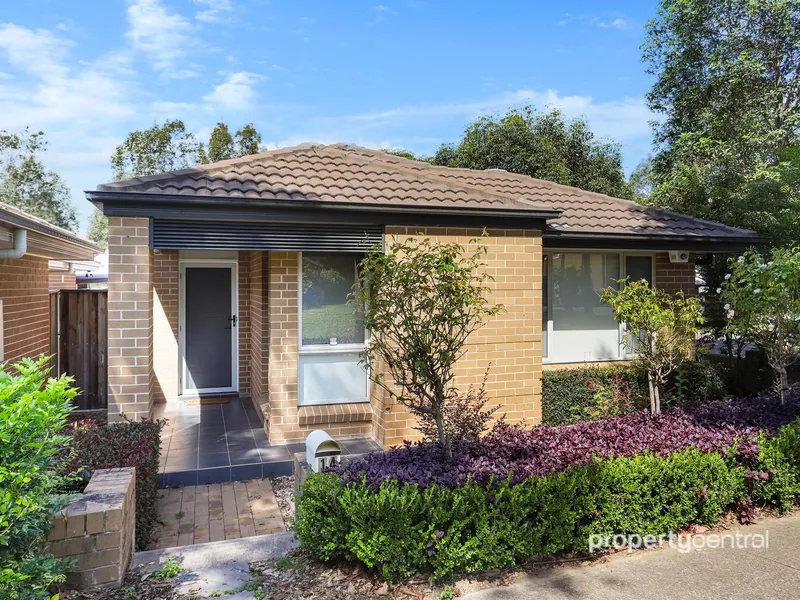 Stunning Waterside Location!