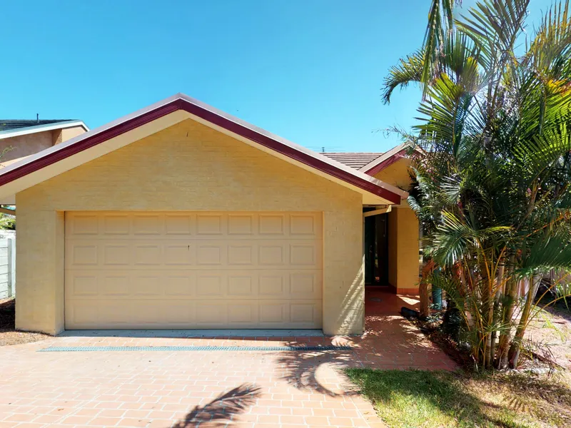 RECENTLY RENOVATED TOWNHOUSE