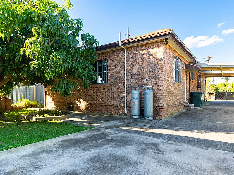 SPACIOUS 3 BEDROOM BRICK HOME
