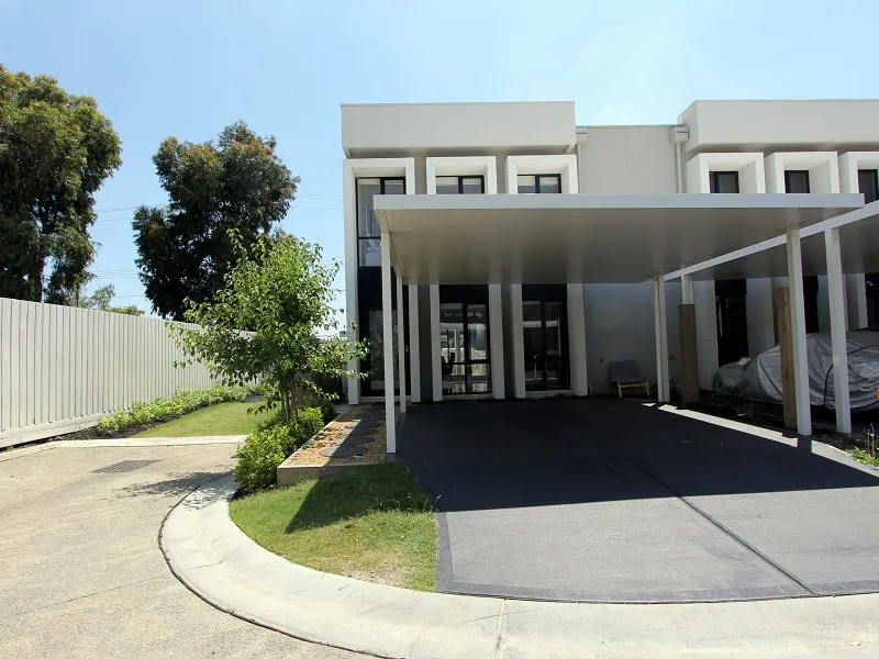 WELL PRESENTED FAMILY HOME CORNER BLOCK