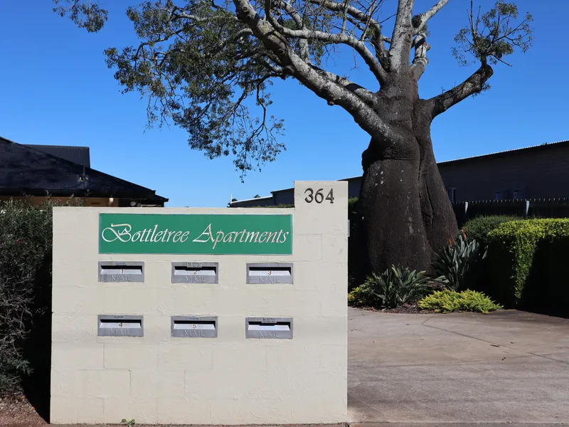Beautifully Appointed & Perfectly Positioned unit!!!