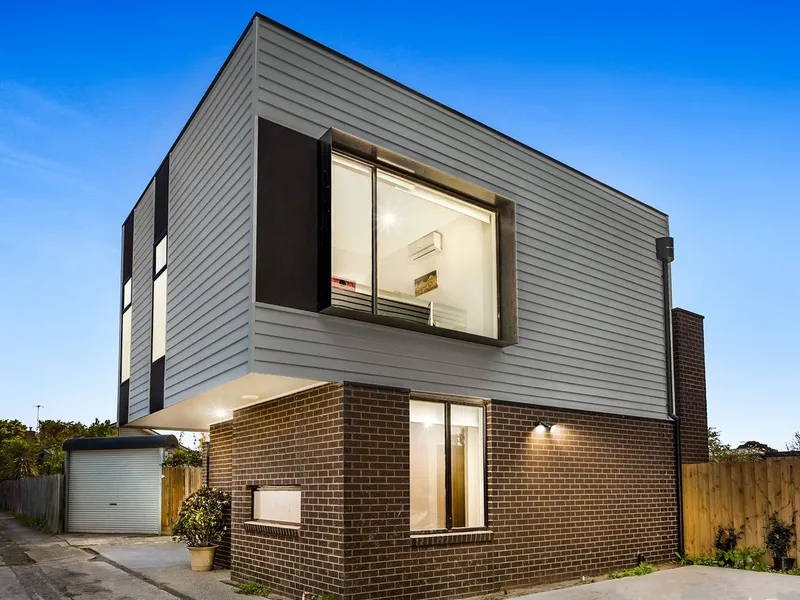FREE-STANDING HOME IN WEST FOOTSCRAY