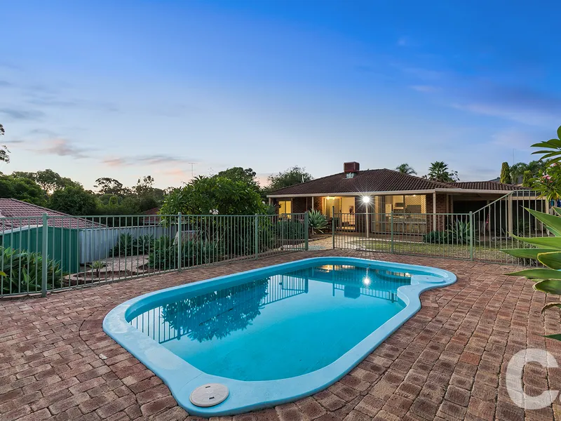 HAVE IT ALL ON HAMPSHIRE / 712m2 BLOCK / SWIMMING POOL