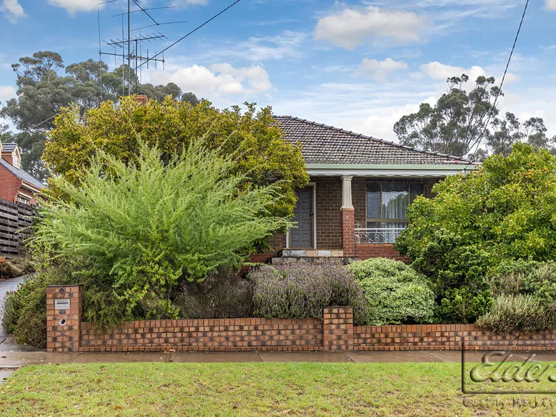 Charming & Commanding Kennington Residence