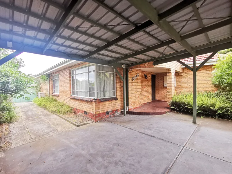 SPACIOUS FOUR-BEDROOM HOUSE IN QUIET NEIGHBORHOOD