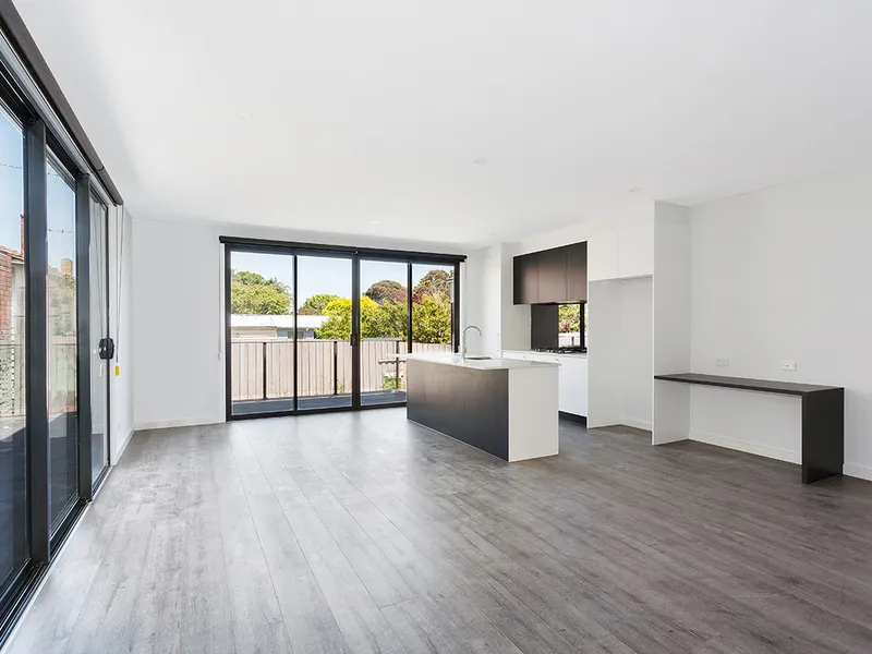 GROUND FLOOR TWO BEDROOM APARTMENTS WITH TRANSPORT AT YOUR DOOR! | HODGES CAULFIELD