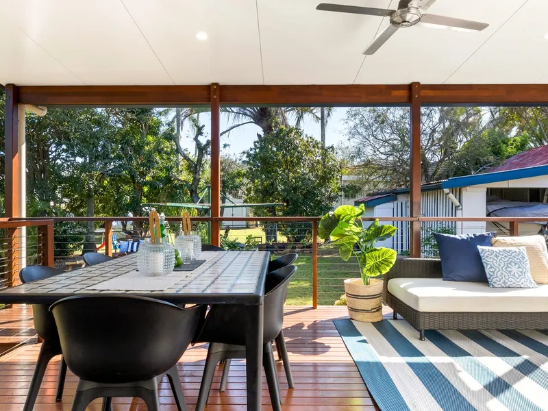 Beautifully Renovated Cottage with Huge Backyard - Perfect for Family Entertaining