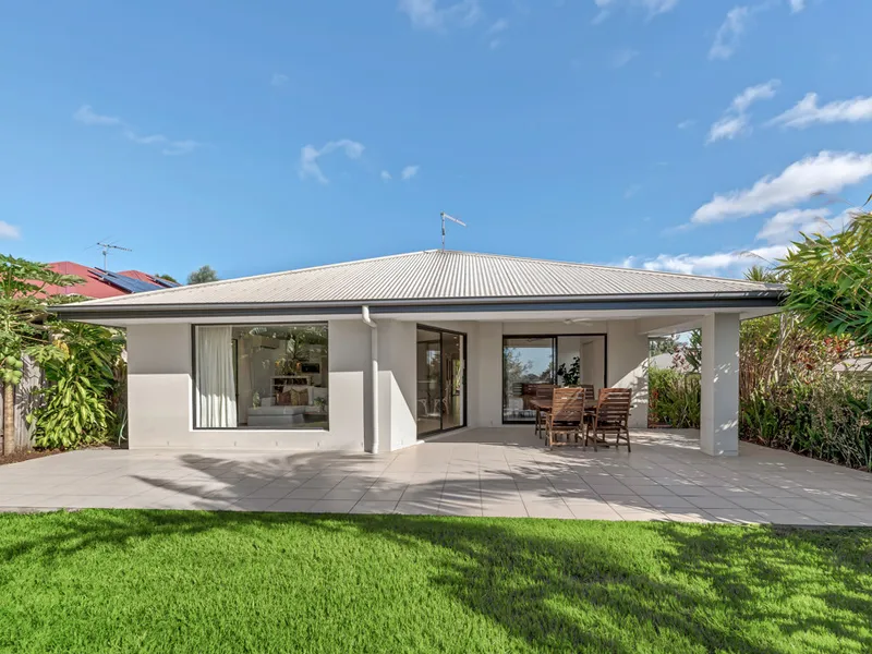 REFURBISHED 'COOMERA RETREAT' STUNNER!