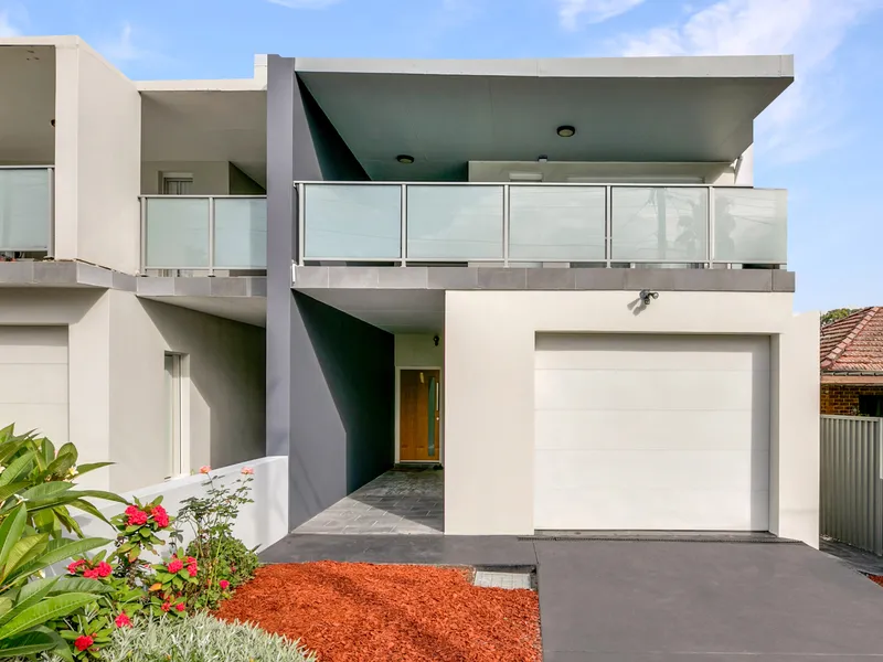 Modern/Spacious Five Bedroom Duplex