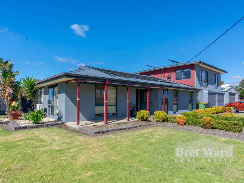 WALKING DISTANCE TO EVERYTHING, INCLUDING THE LAKE!