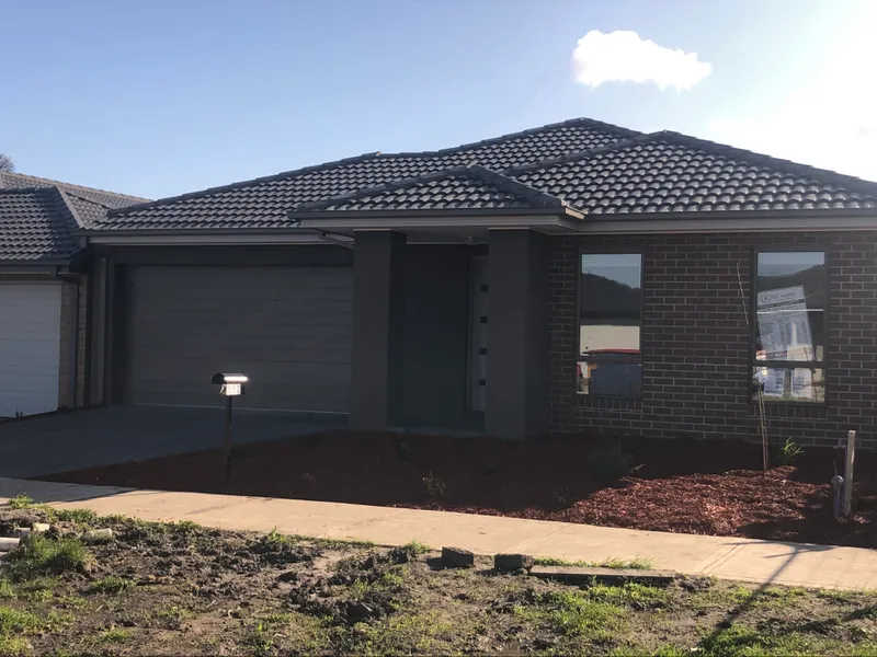 Casey Fields Estate - 2 YEAR OLD New Home!