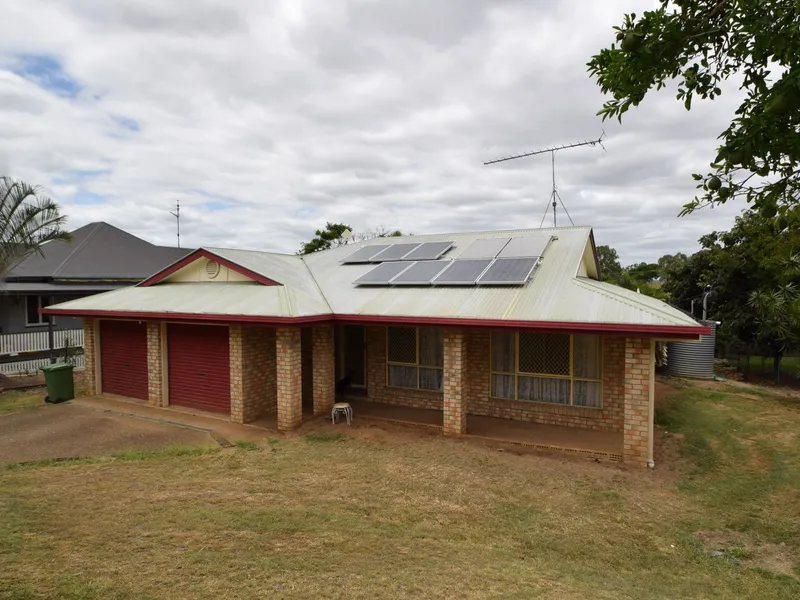 Low Set 4 Bedroom Home – Top of Town