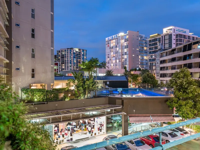 STYLISH BOUTIQUE MOULIN APARTMENT - North Facing, Private, Quiet and overlooking the pool 