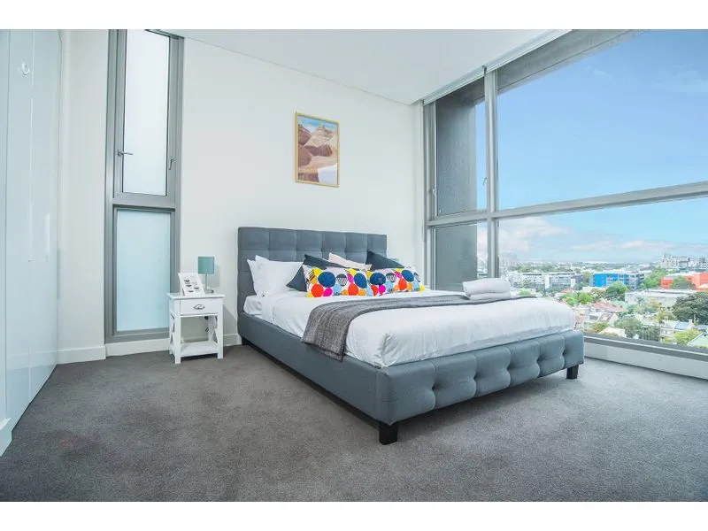 City view luxury 2-bedrooms penthouse in Zetland