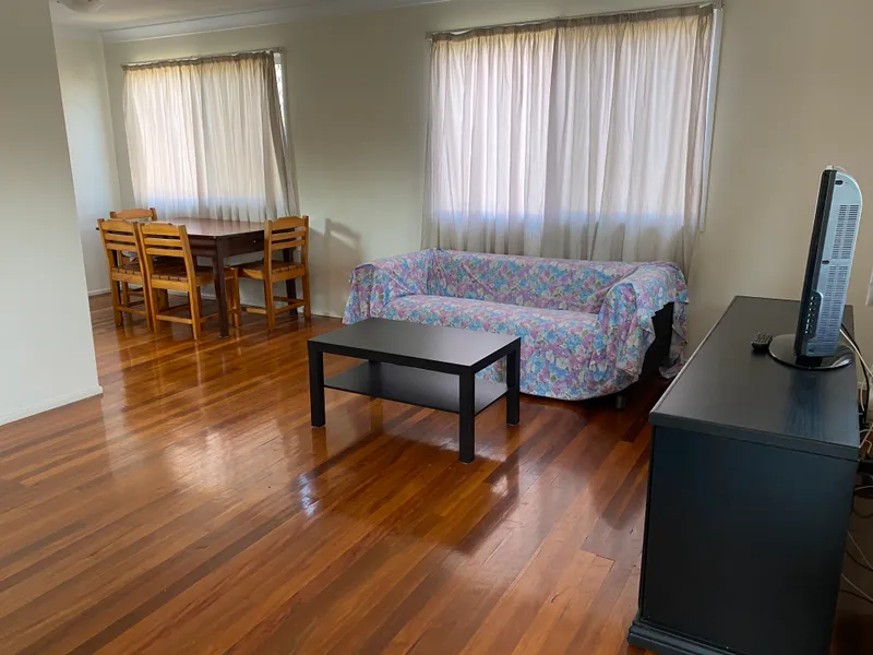 Furnished 3 bedrooms flat in Nyleta Street, Coopers Plains