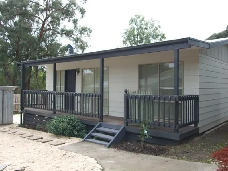 POSITION PERFECT! TWO BEDROOM HOME IN IDEAL LOCATION.