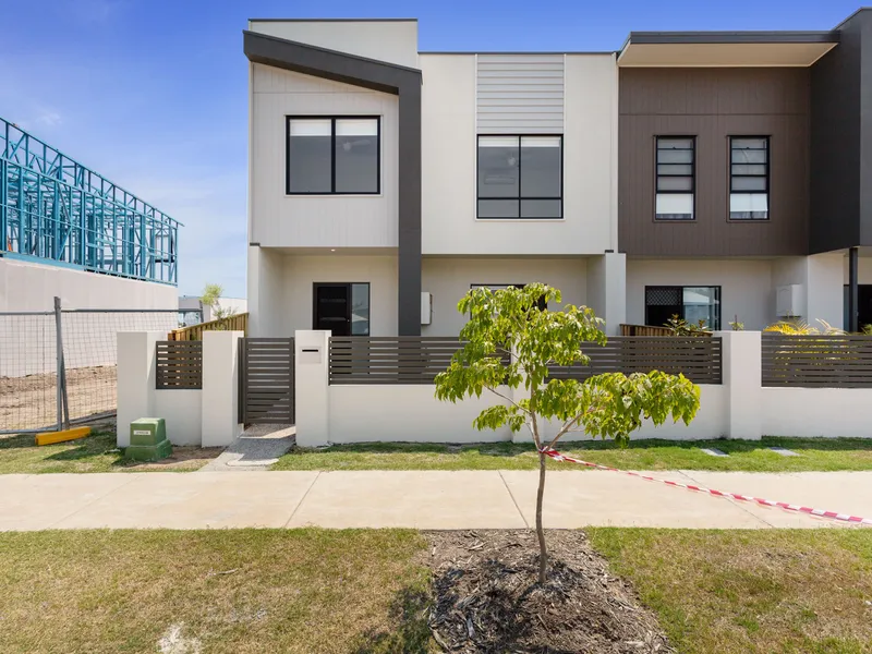 NEAR NEW 4 BED HOME 