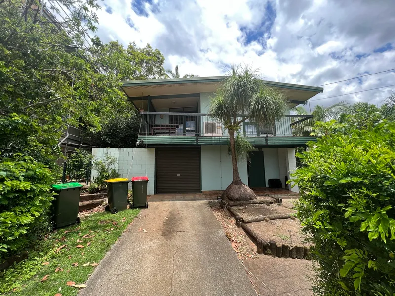 Two Storey Family Home - Great City Views - Aircon