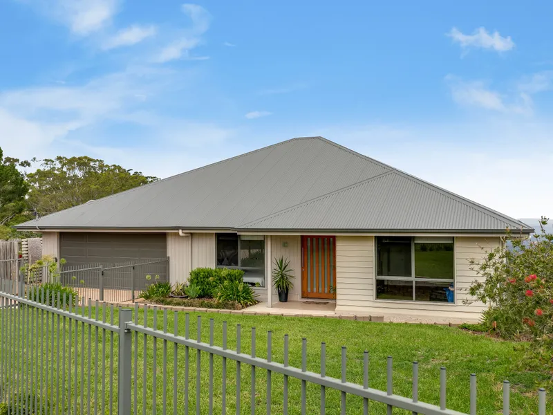 Contemporary Family Home - Unbeatable Valley Views!