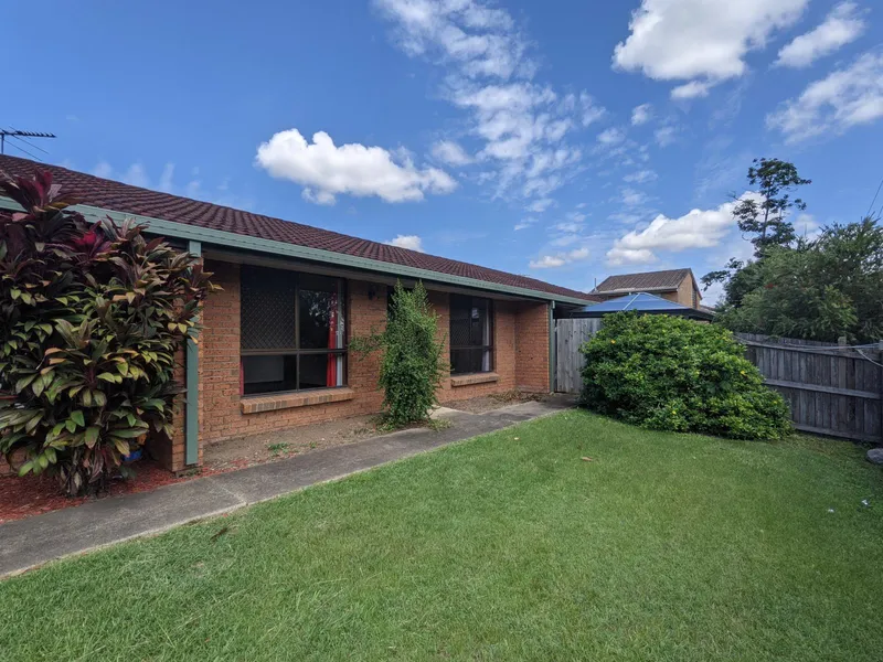 Low maintenance unit it great location