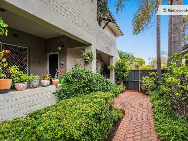 Beautifully Presented Ground Floor Unit! 