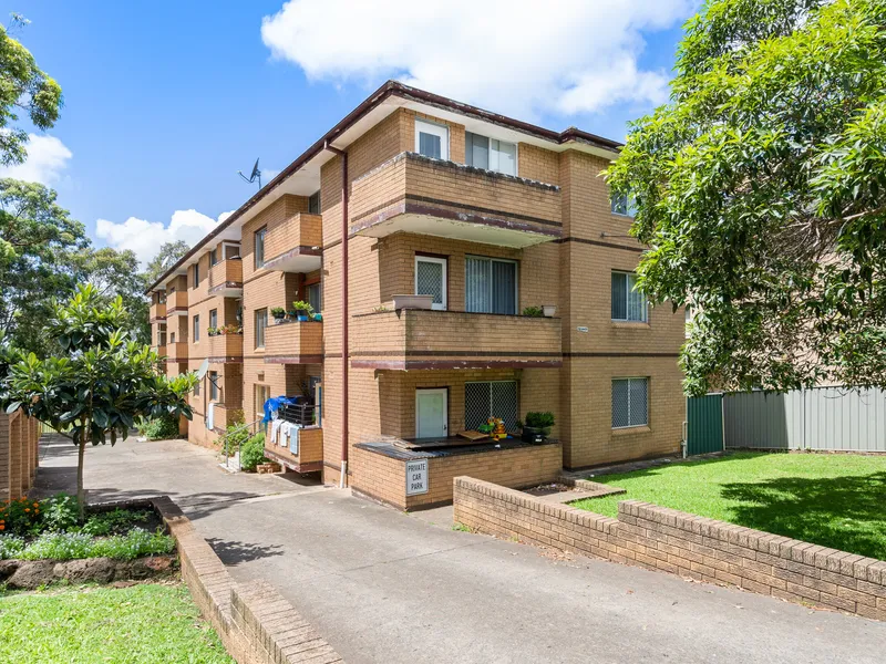 SUPER NEAT 2BR UNIT WITH HUGE GARAGE - STRATA FEES $375/QTR - OPEN TO VIEW SATURDAY12-12.30PM