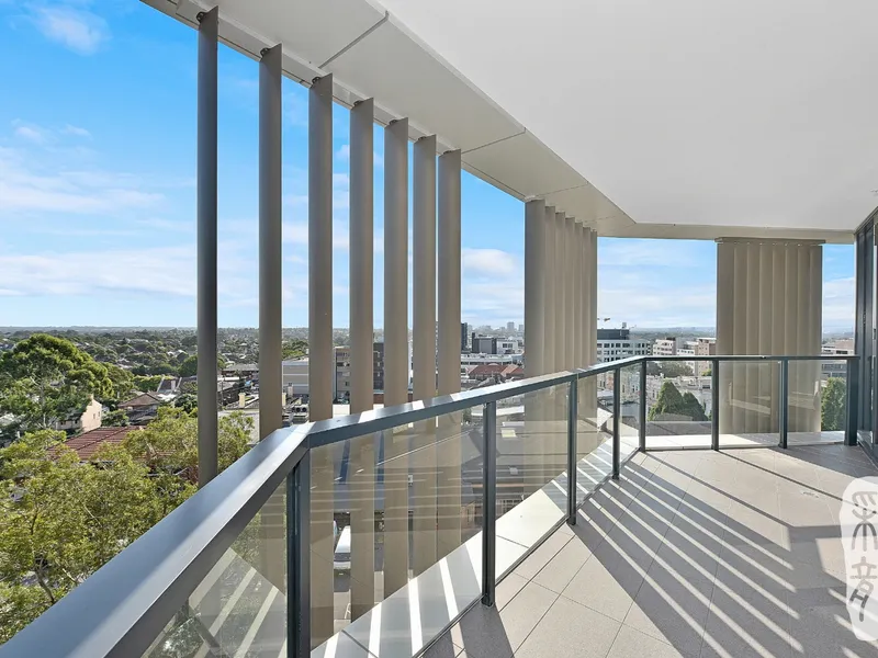 Luxury 1 formal Bedroom Apartment + Good sized Study with Window in the heart of Ashfield! Close to Ashfield Station and Mall! 